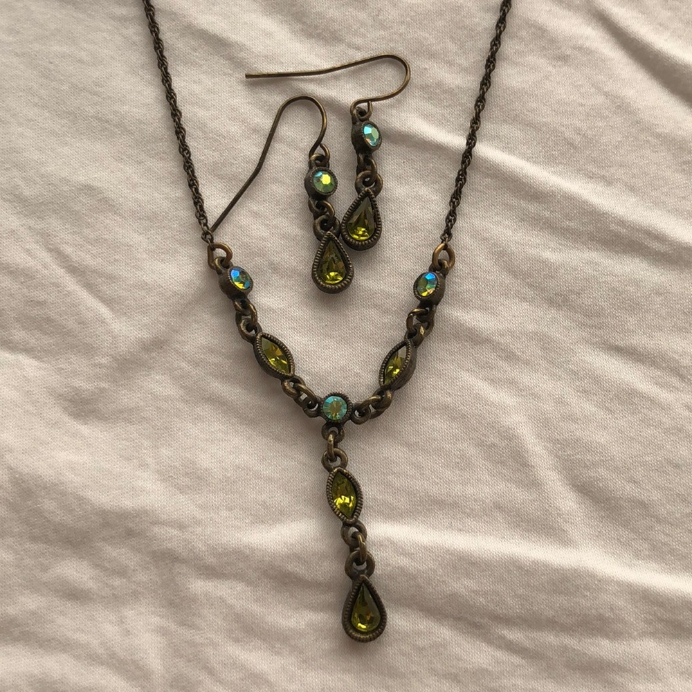 Vintage-style emerald drop necklace w/earrings